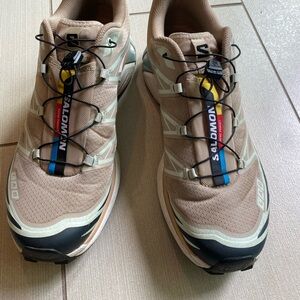 Salomon Men's Beige and Black Athletic Shoes